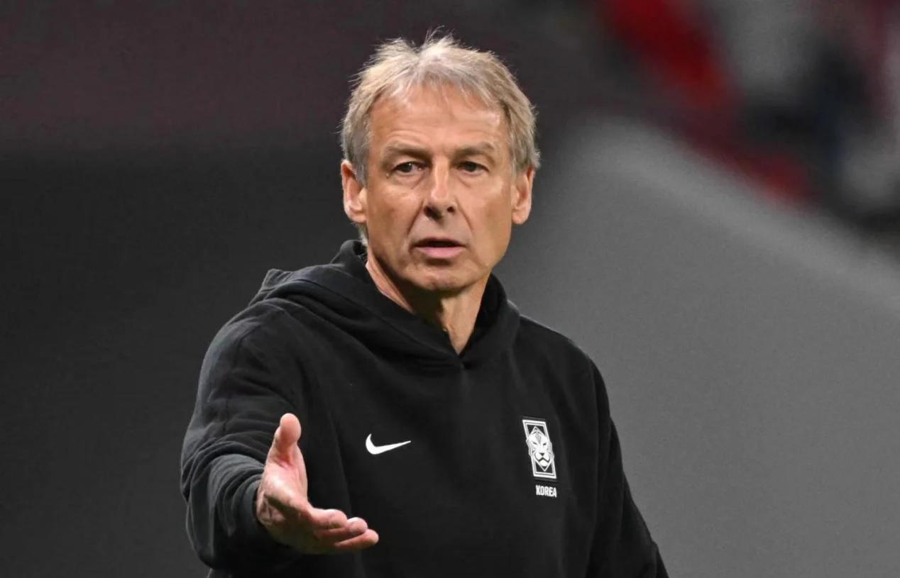 关于沃尔夫斯堡主帅辞职，球队风波不断的信息