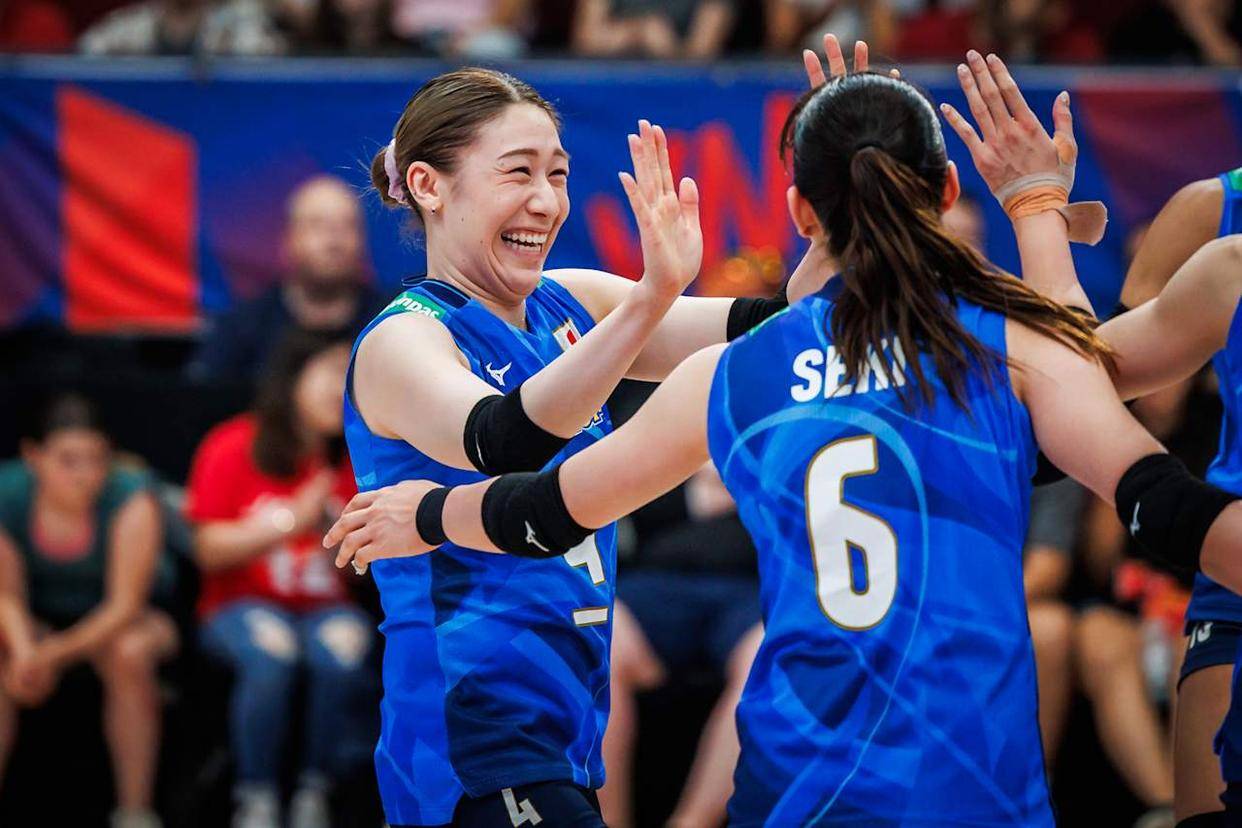 连胜终结！日本队排球赛事中意外逆转获胜