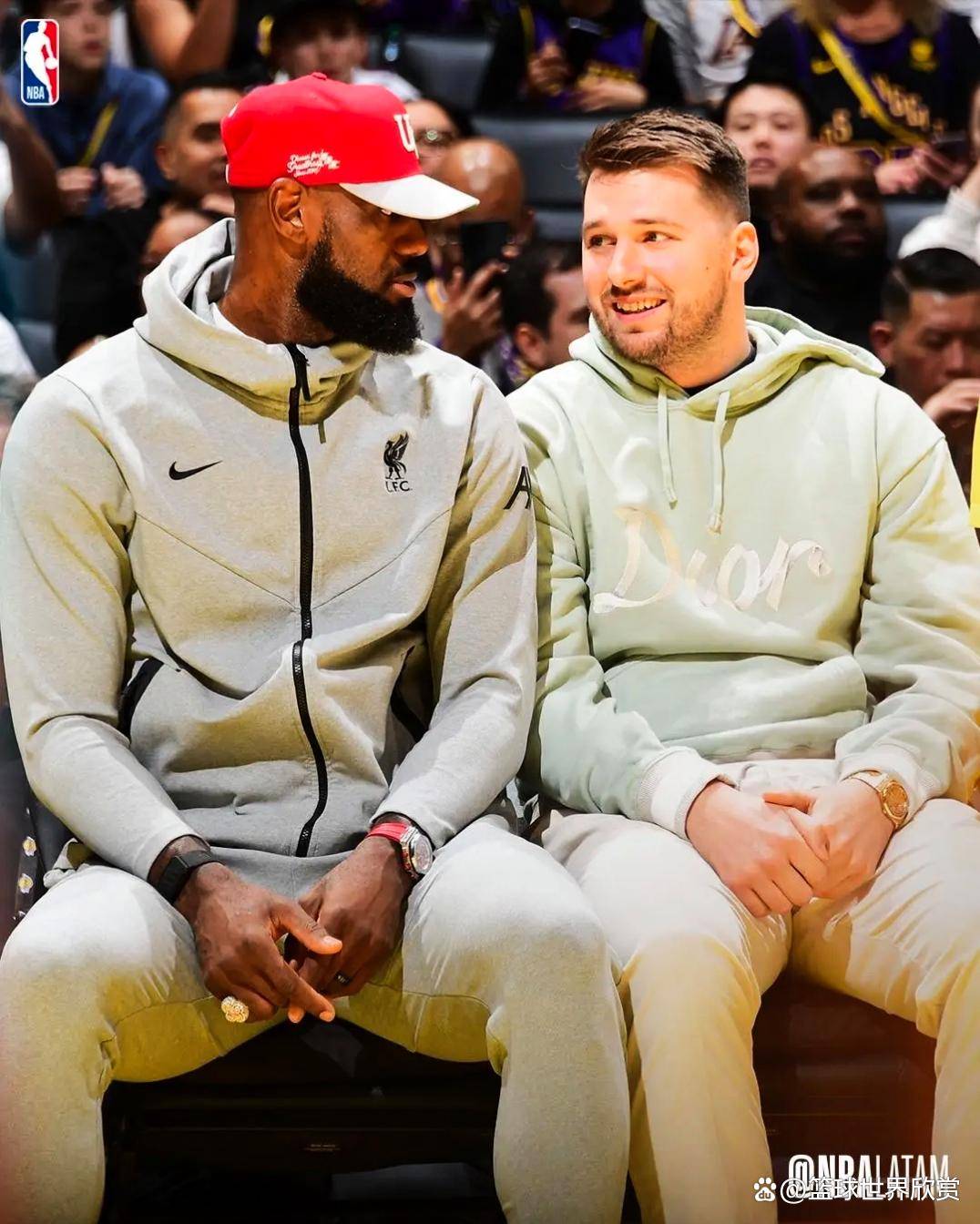 莱万多夫斯基在澳大利亚队比赛中出色防守，比赛局势复杂引发热议！的简单介绍