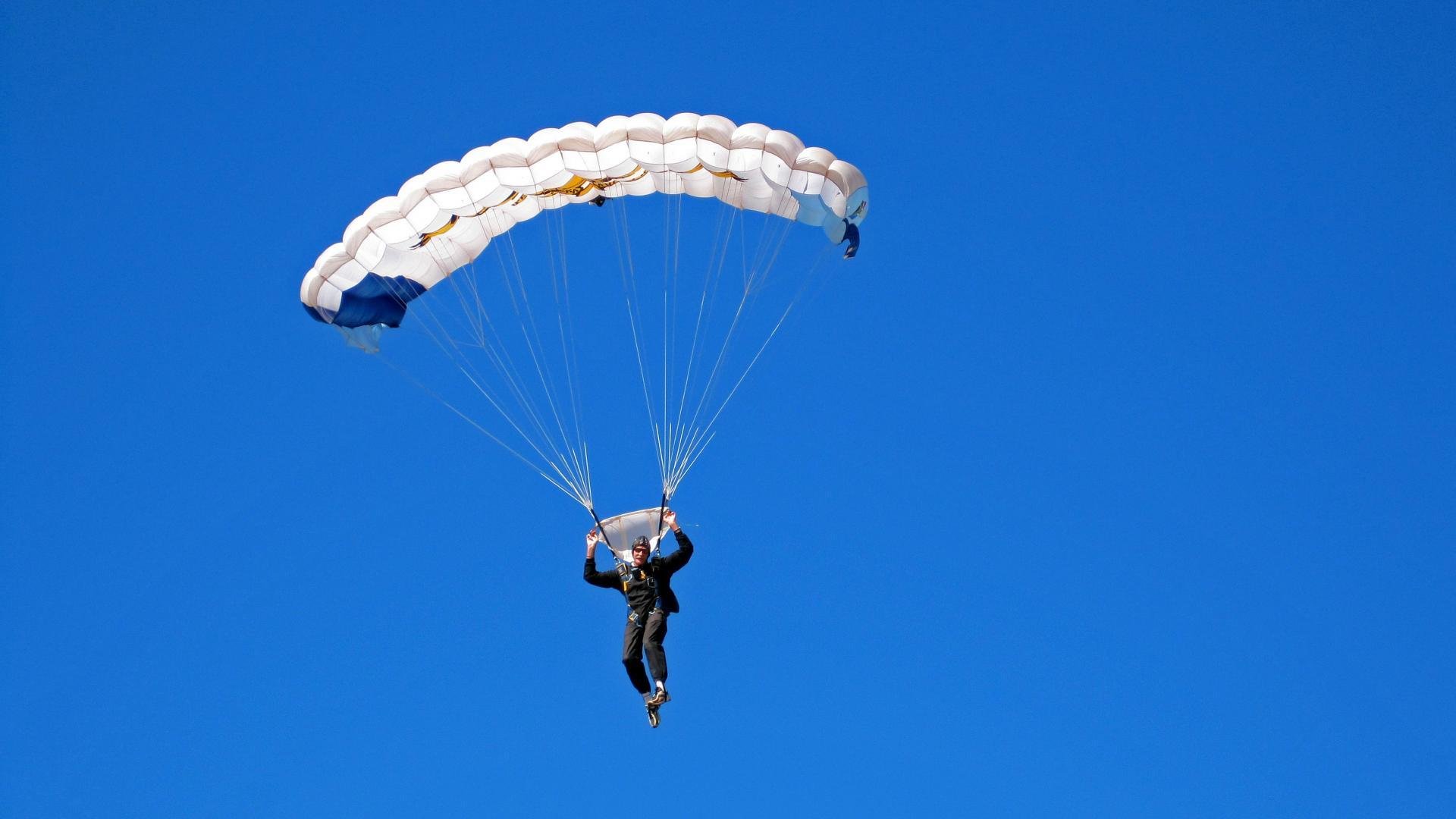 锐不可当首场状态出色，FPX观众沸腾！，大坂直美重返赛场观众掌声雷动